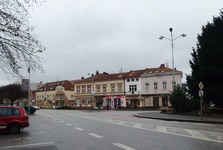 Jeřáb už pokládá nosníky. V létě bude dokončen most v Břeclavi Jeřáb už pokládá nosníky. V létě bude dokončen most v Břeclavi