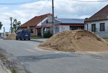 Práce na silničním průtahu v Zaječí komplikují dopravu, na řidiče čekají objížďky