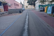 Olejovou skvrnou znečišťoval centrum Břeclavi. Brzy měl řidič v patách strážníky