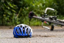 Opilý cyklista nezvládl panelovou cestu v Moravské Nové Vsi. Vracel se z návštěvy vinného sklípku Opilý cyklista nezvládl panelovou cestu v Moravské Nové Vsi. Vracel se z návštěvy vinného sklípku